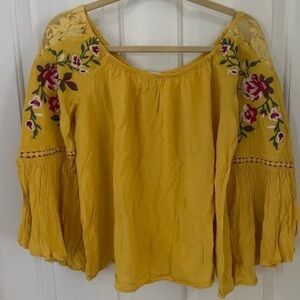 Umgee size small embroidered floral sleeve